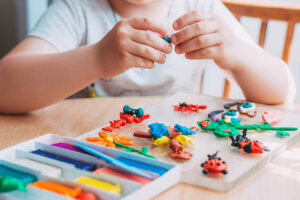 boetseren met plasticine